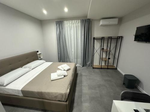 Letto o letti in una camera di Atestar Rooms Napoli