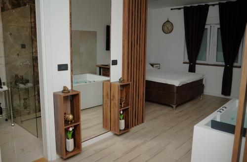 Postel nebo postele na pokoji v ubytování Apartman sa djakuzijem