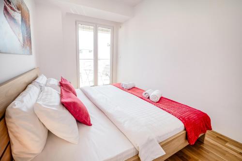 Letto o letti in una camera di Luxury Flat in Ohrid Center Near Lake & Old Town