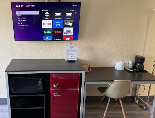 Kuchyň nebo kuchyňský kout v ubytování Pine Needles Inn