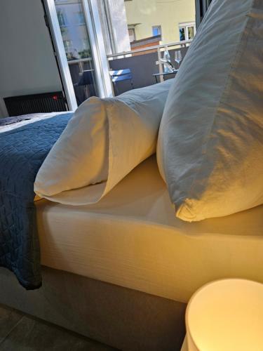 Χώρος καθιστικού στο Modern Homes - Voll ausgestatte Wohnung - Balkon - Hotelbetten - 4K TV - WLAN