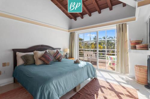 Ένα ή περισσότερα κρεβάτια σε δωμάτιο στο La Puntilla - Villas with Gated Beach Access