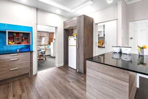 Кухня или мини-кухня в Regent Residential House
