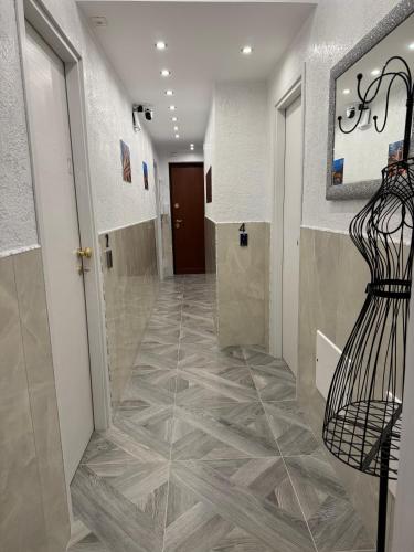 a hallway with a tile floor in a building at LUXOR ECO ROMA CASA E APPARTAMENTO PER VACANZE IN CENTRO Piazza Bologna, Colosseo, Piazza di Spagna, Vaticano, San Pietro, Sapienza, Fontana di Trevi, Piazza Navona, Trastevere, Tiburtina, Termini, Aeroporto in Rome