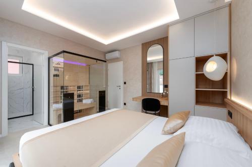 Kuchyň nebo kuchyňský kout v ubytování Deluxe Apartment Paula with private Pool and Sauna