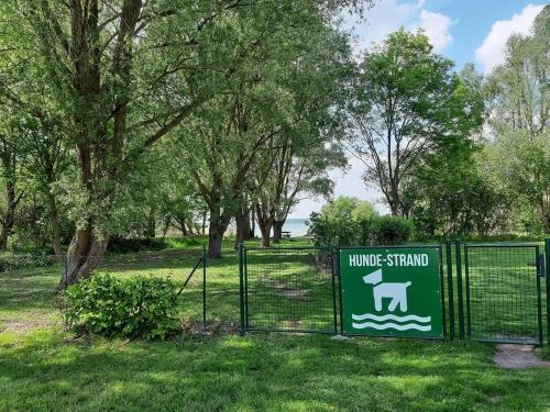 Taman di luar Ferienwohnung Kleine Auszeit am Fleesensee