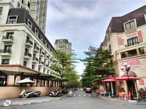 a street in a city with tall buildings at Vina Apartment- Căn hộ trung tâm Huế in Thôn Trường Giang