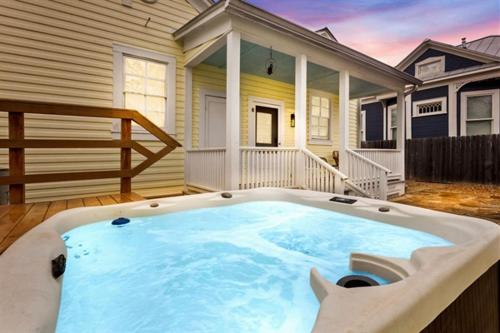 a large hot tub in front of a house at Downtown Historic 2Bdrm, Walk to Riverwalk, Alamo; Beautifully Renovated! in San Antonio