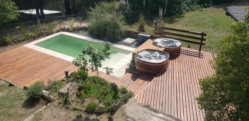 Κήπος έξω από το Albero Suites Serranas