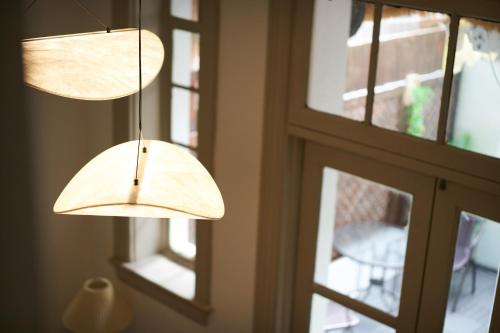 Φωτογραφία από το άλμπουμ του Duplex Garden Villa with Private Courtyard Jing'an Villa Near Metro Downtown Shanghai σε Σαγκάη
