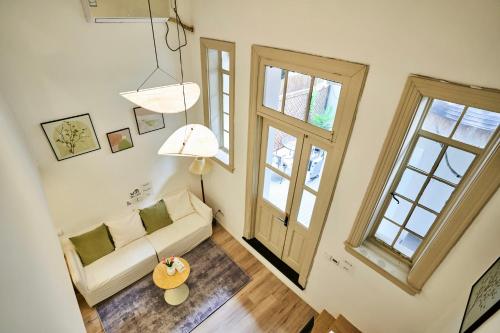 Χώρος καθιστικού στο Duplex Garden Villa with Private Courtyard Jing'an Villa Near Metro Downtown Shanghai