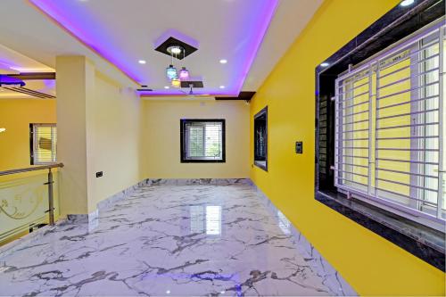a room with yellow walls and a marble floor at Hotel O SRI SAI PALACE in Bārang