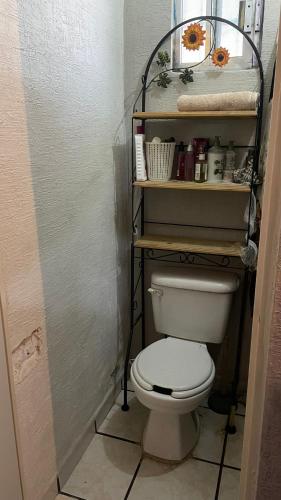 a bathroom with a white toilet in a room at Cativa77 in Hermosillo