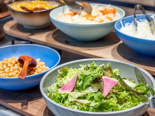 ホテルの敷地内または近くでの食事または食べ物