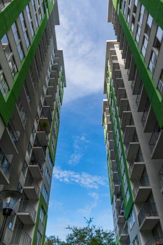 two tall apartment buildings looking up at the sky at Hermoso y amplio apartamento cerca del parque deportivo in Ibagué