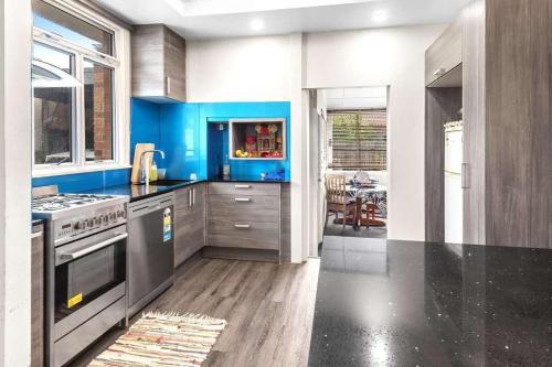 Кухня или мини-кухня в Regent Residential House
