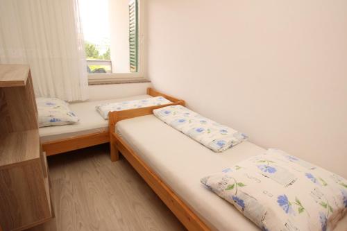 Apartments with parking space Baska, Krk - 24184
