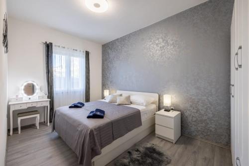 Apartments with parking space Kastel Kambelovac, Kastela - 24198