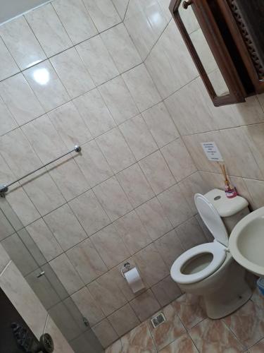 a bathroom with a toilet and a sink at POUSADA CÔCO MALUCO Centro Búzios in Búzios