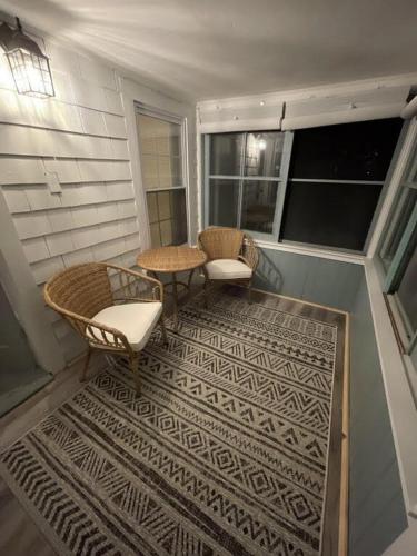 Ruang duduk di Make Lasting Memories at the Bougie Beach Bungalow