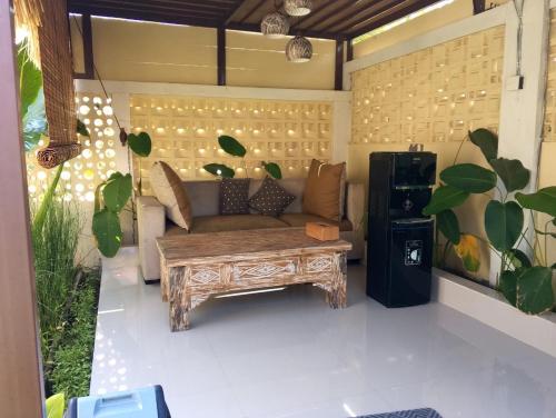 Гостиная зона в Puri Ume Dewi Deluxe Room