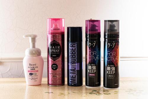 a group of four beauty products sitting on a counter at Hotel Xenia Takinoyashiro in Kato