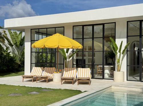 Kolam renang di atau dekat dengan Dolce villas in Bingin