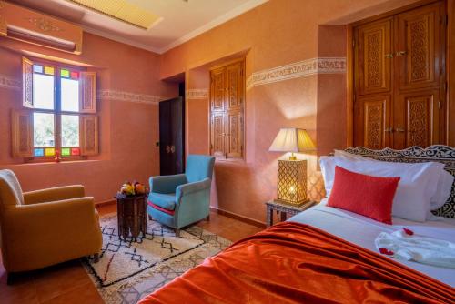 Postel nebo postele na pokoji v ubytování Atlas Castle Marrakech