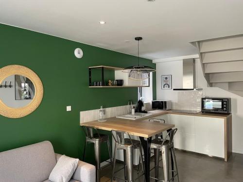 Photo de la galerie de l'établissement Maison de village entièrement rénovée proche Clisson et PuyduFou, à Saint-Crespin-sur-Moine