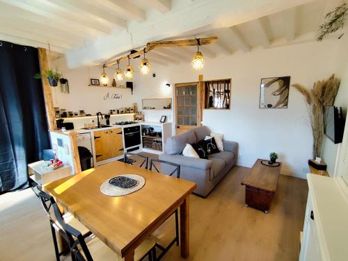 Kuchyň nebo kuchyňský kout v ubytování Maison au calme proche A4 Disney Petit déjeuner possible