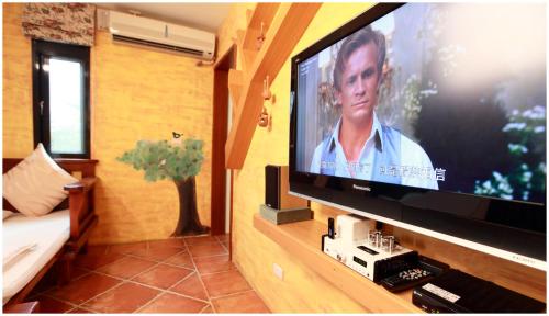 a flat screen tv on a wall in a room at Errantry Lodge & Studio in Hualien City