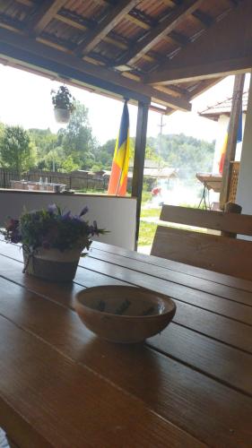 Fotografie z fotogalerie ubytování PRIDVOR de STOENESTI v destinaci Bîrlogu