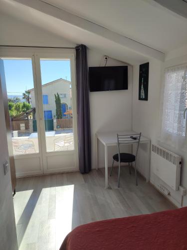 Postel nebo postele na pokoji v ubytování Hôtel le Calypso