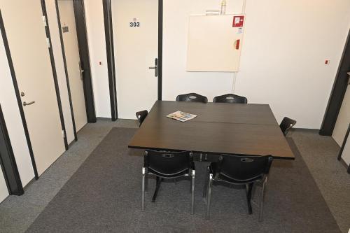 a conference room with a wooden table and chairs at Sport & Academy in Farsø