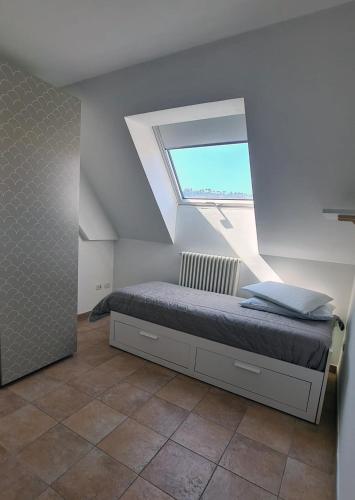 a bedroom with a bed with a window at Ariammare in Grottammare