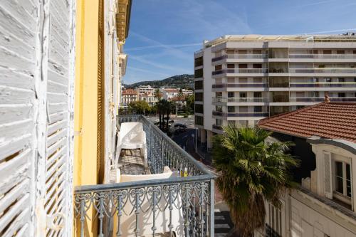 Center of Cannes 100m2 bright apartment