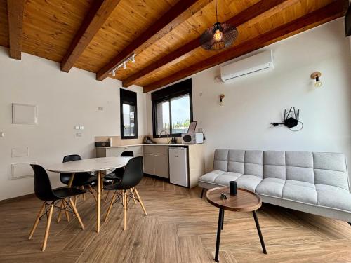 Un lugar para sentarse en Leo Ari Suites- סוויטות לאו ארי