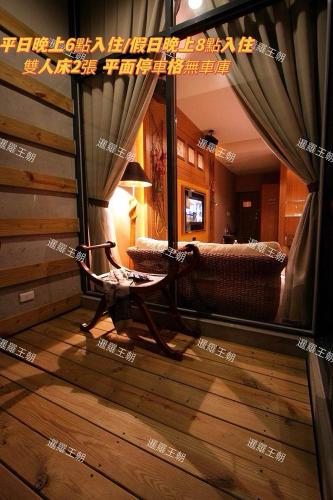 a room with a chair and a couch and a mirror at AmanCity Motel in Pingtung City
