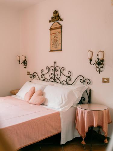 a bedroom with a bed with pink pillows on it at Cilento Rooftop in Agropoli