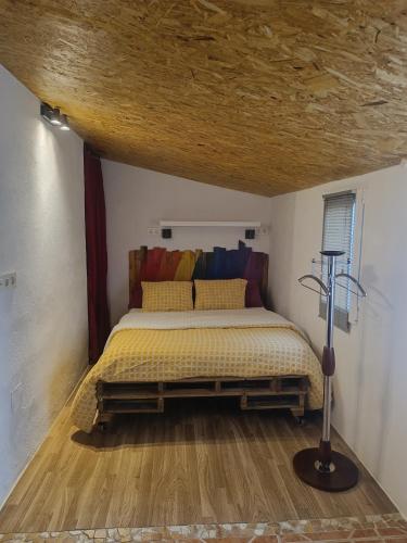 a bedroom with a bed and a lamp on the floor at Alojamiento Rural Casa Águila con piscina privada para 6 personas in Los Valverde