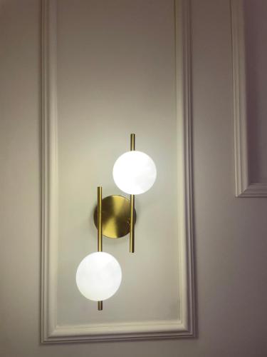 two lights hanging on a wall with a mirror at Apartamento Lardero Garnacha Rioja in Lardero