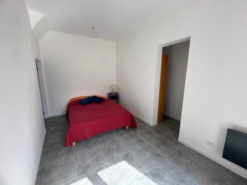 Ένα ή περισσότερα κρεβάτια σε δωμάτιο στο Maison DEBES