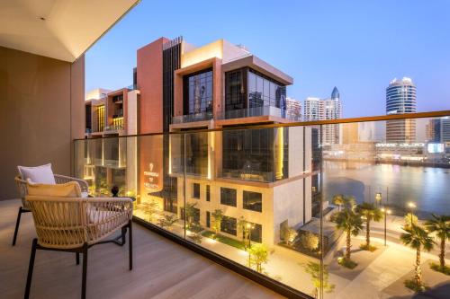 Luxe 2BR Retreat, Canal Views & Prime Dubai Stay Near Attractions