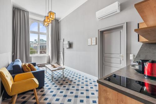 Kuchyň nebo kuchyňský kout v ubytování KH Opera Apartments