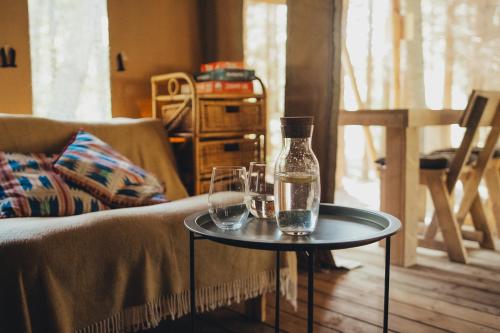 Wolny Las Glamping na Mazurach的休息区