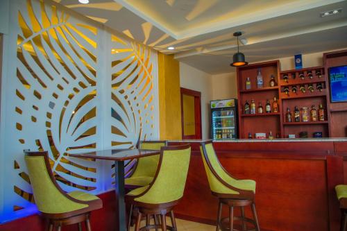 Lounge nebo bar v ubytování Adwest Hotel