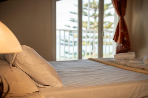 Katil atau katil-katil dalam bilik di Vikos Seaside Apartments