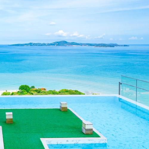 Kolam renang di atau dekat dengan Stunning Sea View On High Floor