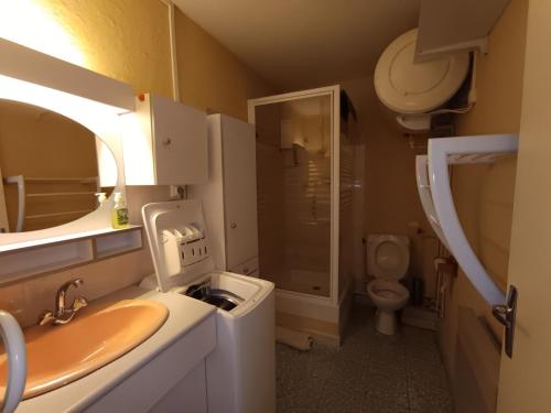 Kúpeľňa v ubytovaní Grand studio Montgenèvre - 4 pers - Sud - Parking - FR-1-445-182