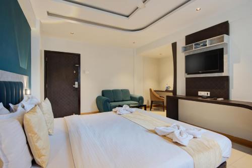 Una cama o camas en una habitación de Hotel Time Square